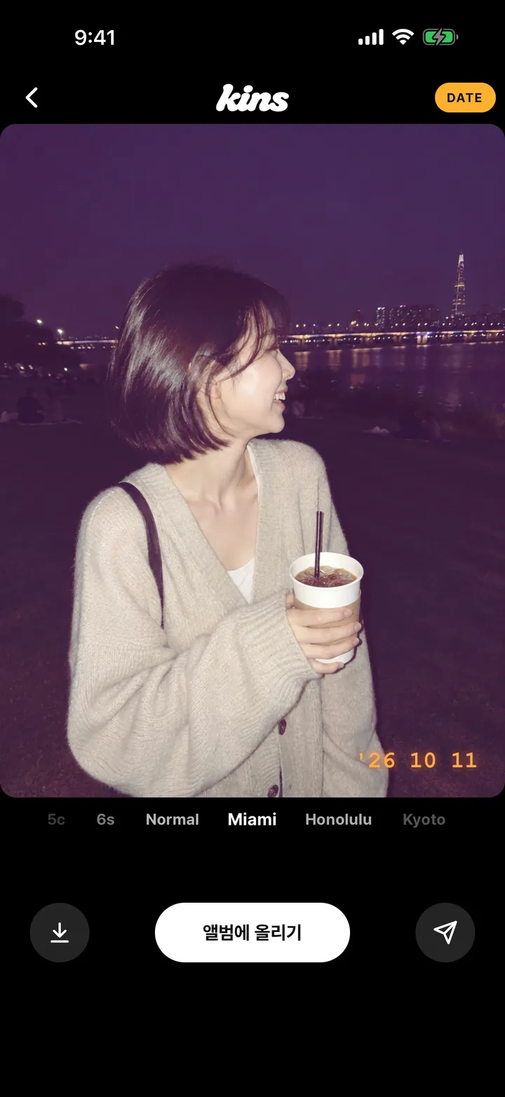 찍은 뒤 아래 다이얼로 색감을 고르고, DATE로 날짜를 켜고 끕니다.